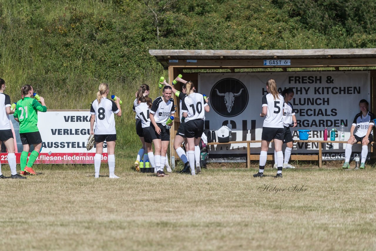 Bild 373 - wBJ TuRa Meldorf/Buesum - JFV Luebeck : Ergebnis: 1:0